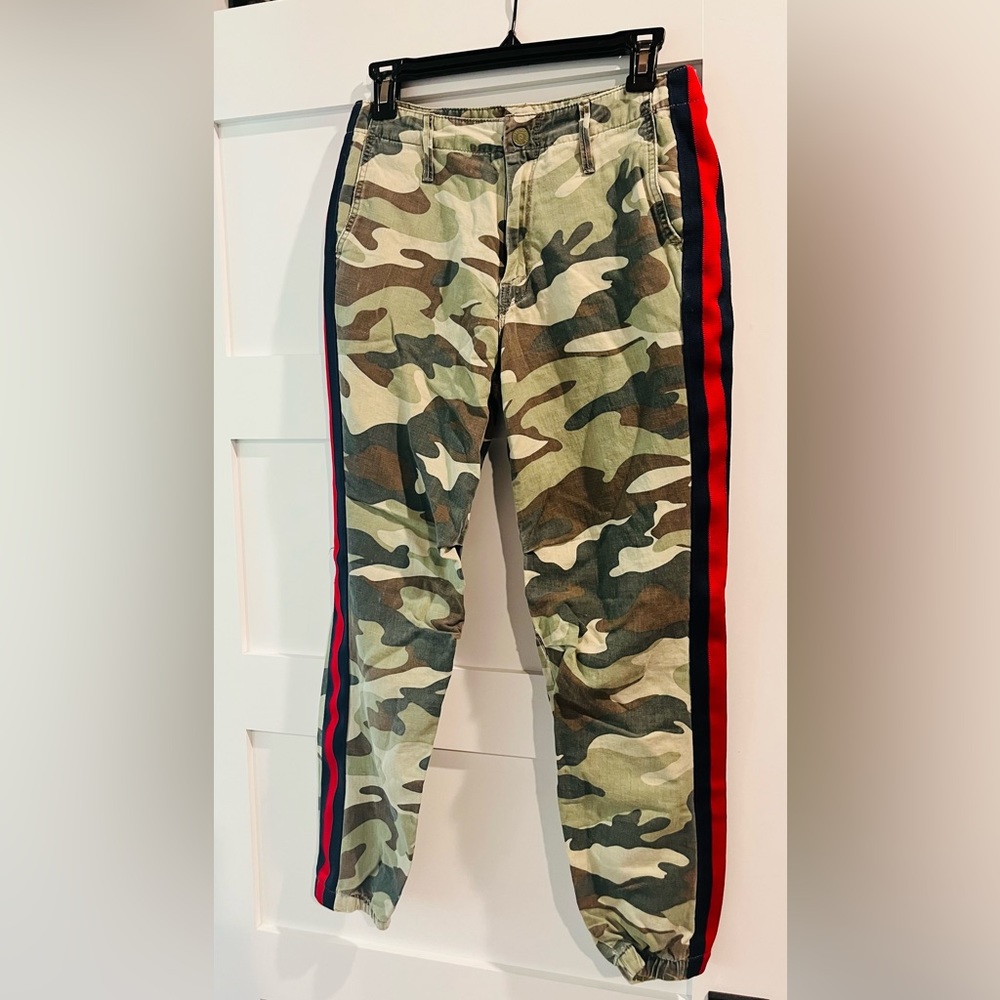 MOTHER Camo “No Zip Misfit” 54% cotton 23% lyocell 23% linen pants Size 26